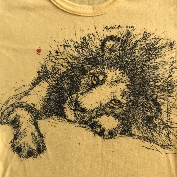 Vintage 1977 yellow fitted Lion T Shirt - Picture 2 of 6